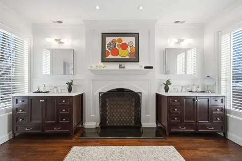 1352 North La Salle Drive Chicago IL 60610