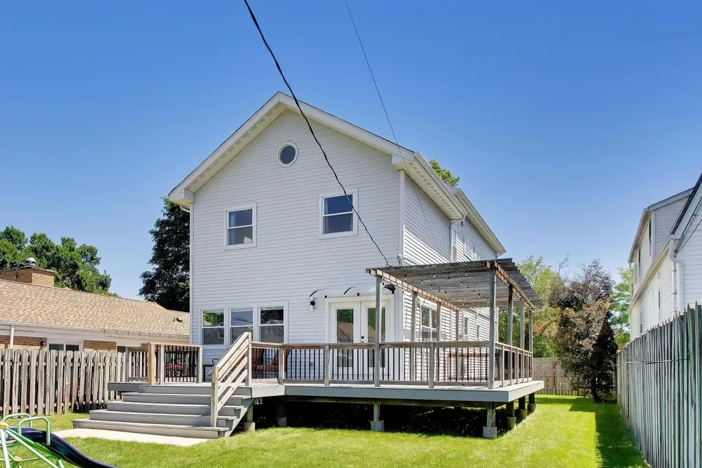 5320 North Moody Avenue Chicago IL 60630
