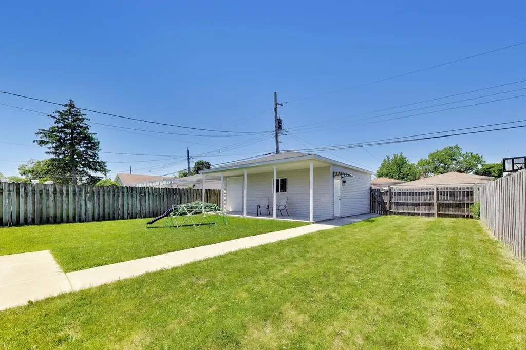 5320 North Moody Avenue Chicago IL 60630