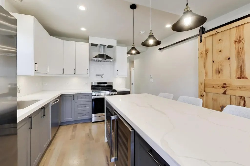 5320 North Moody Avenue Chicago IL 60630