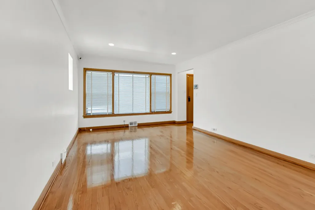 8242 South Damen Avenue Chicago IL 60620