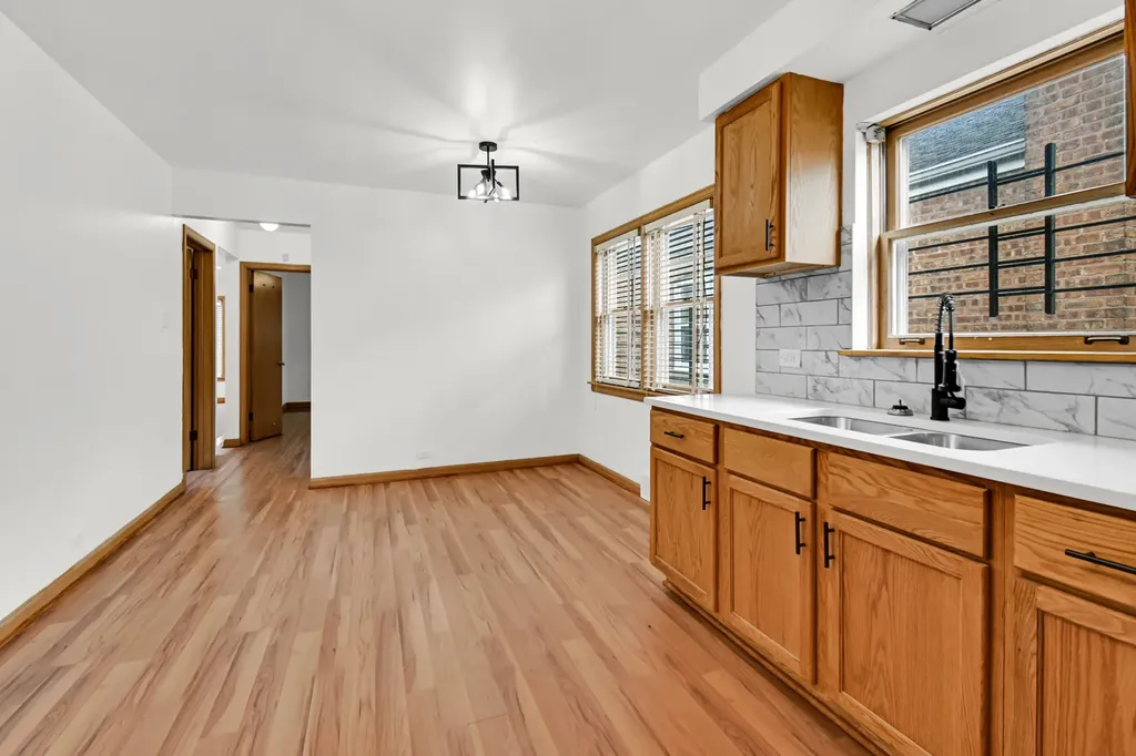 8242 South Damen Avenue Chicago IL 60620