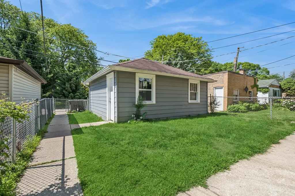 4831 Wright Terrace Skokie IL 60077