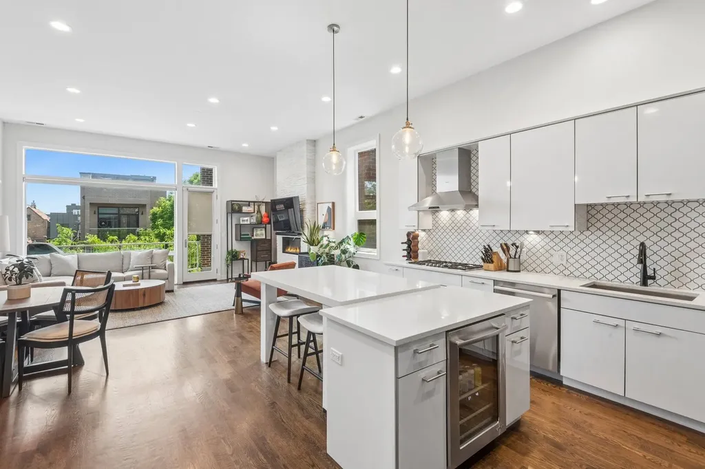 1536 West Walton Street Chicago IL 60642