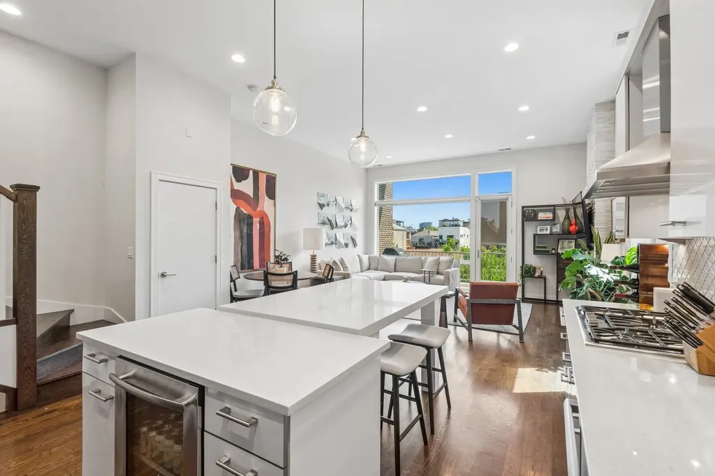 1536 West Walton Street Chicago IL 60642