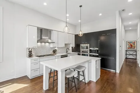 1536 West Walton Street Chicago IL 60642