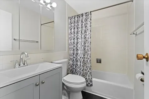 6171 North Sheridan Road Chicago IL 60660