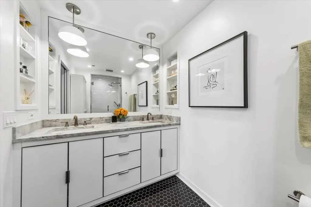 849 North Franklin Street Chicago IL 60610