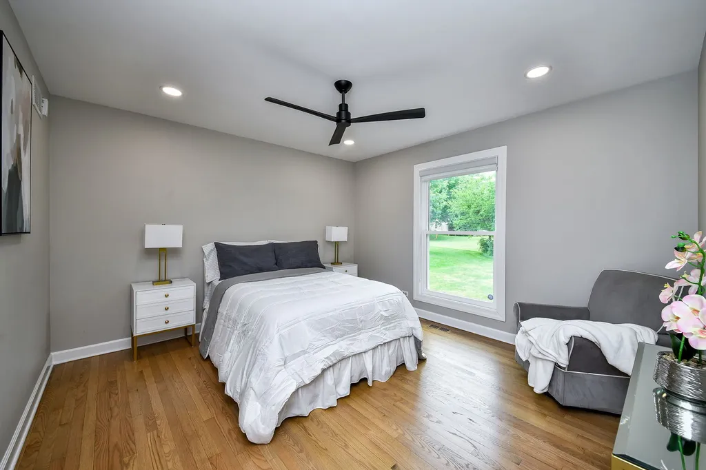 352 Millcreek Lane Naperville IL 60540