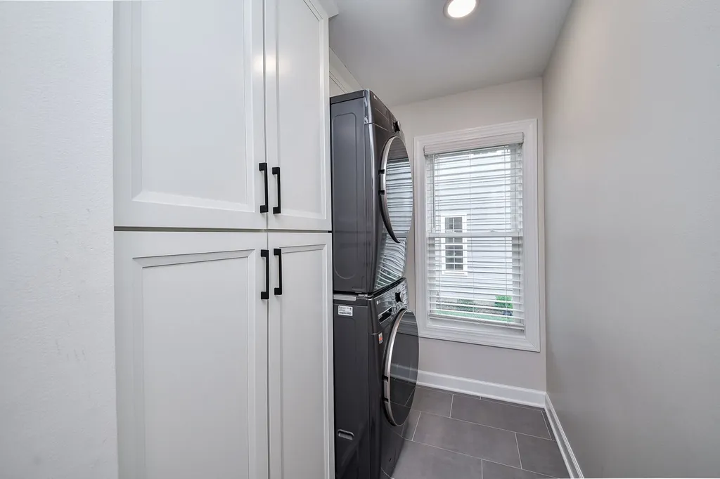 352 Millcreek Lane Naperville IL 60540