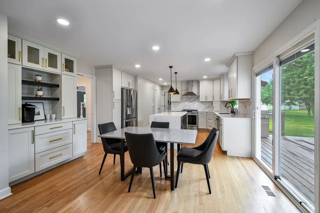 352 Millcreek Lane Naperville IL 60540