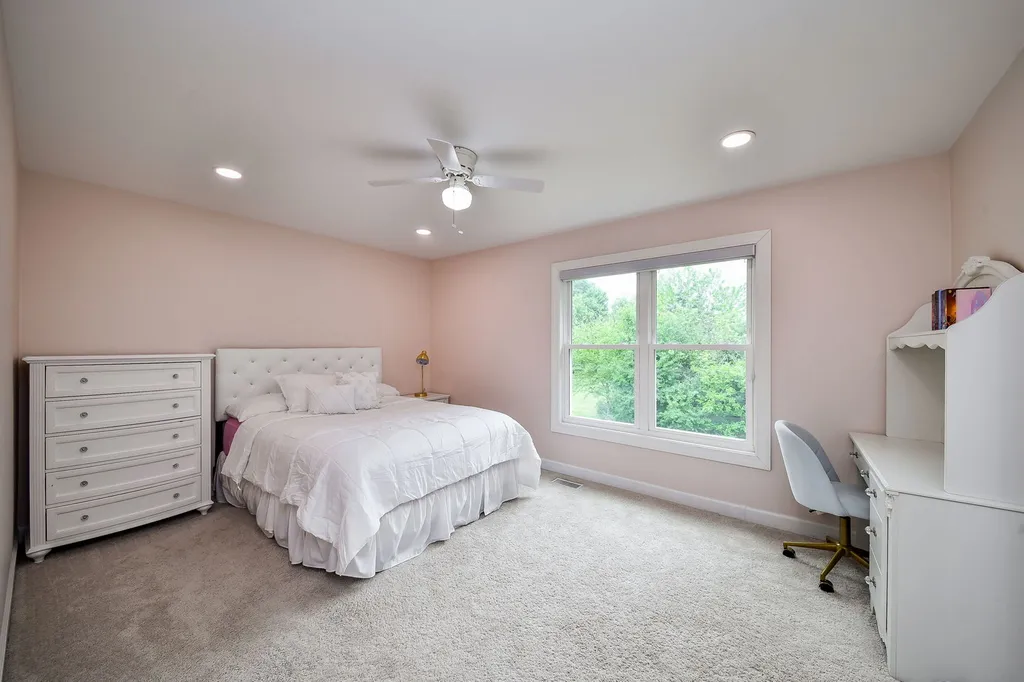 352 Millcreek Lane Naperville IL 60540