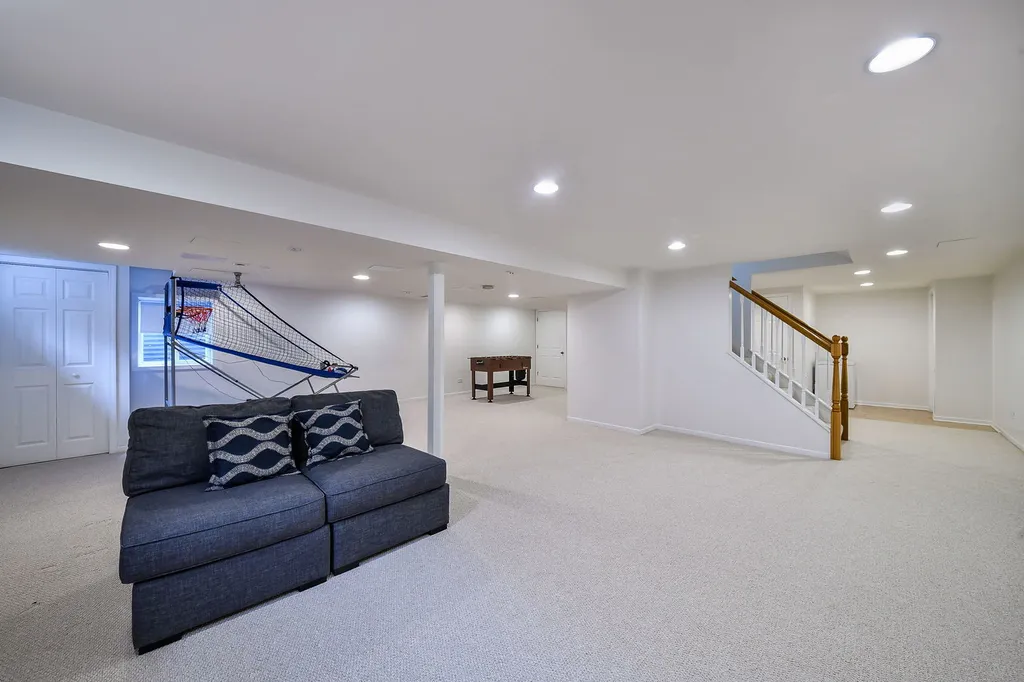 352 Millcreek Lane Naperville IL 60540