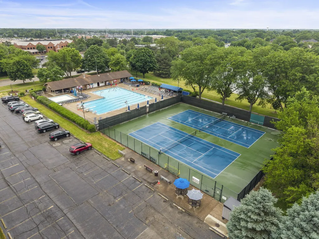 352 Millcreek Lane Naperville IL 60540