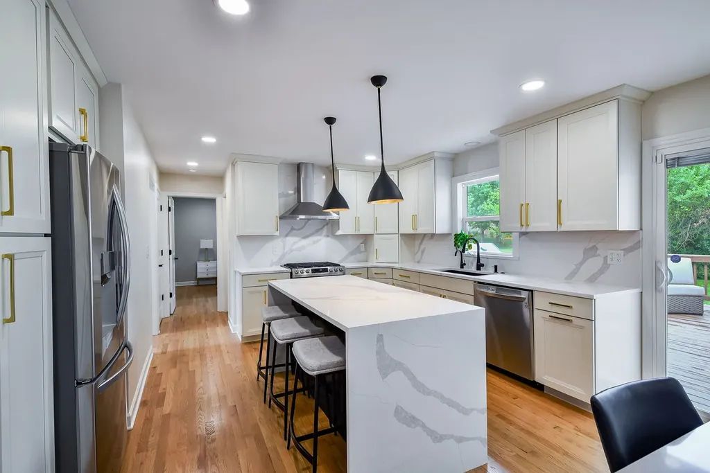 352 Millcreek Lane Naperville IL 60540