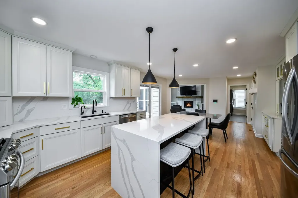 352 Millcreek Lane Naperville IL 60540