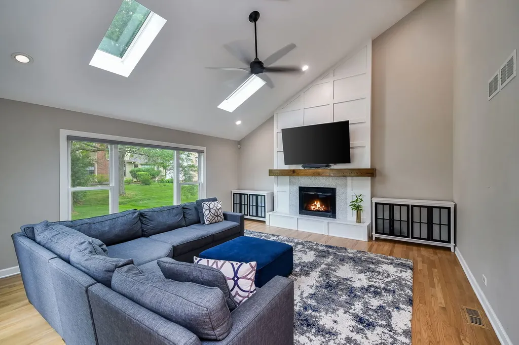 352 Millcreek Lane Naperville IL 60540