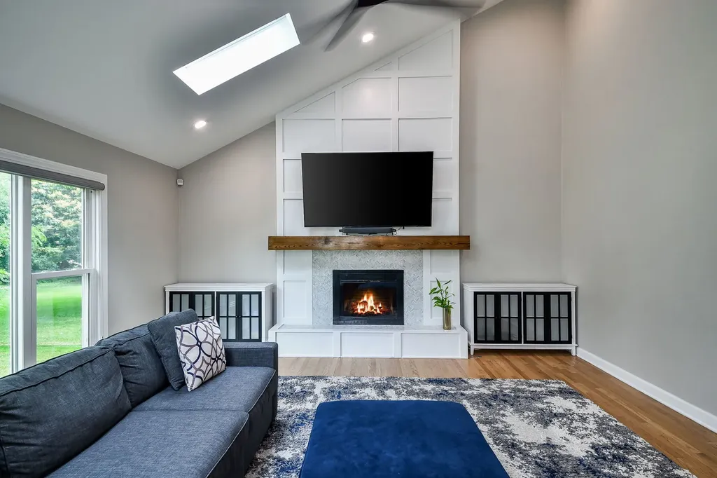 352 Millcreek Lane Naperville IL 60540