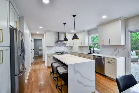 352 Millcreek Lane Naperville IL 60540