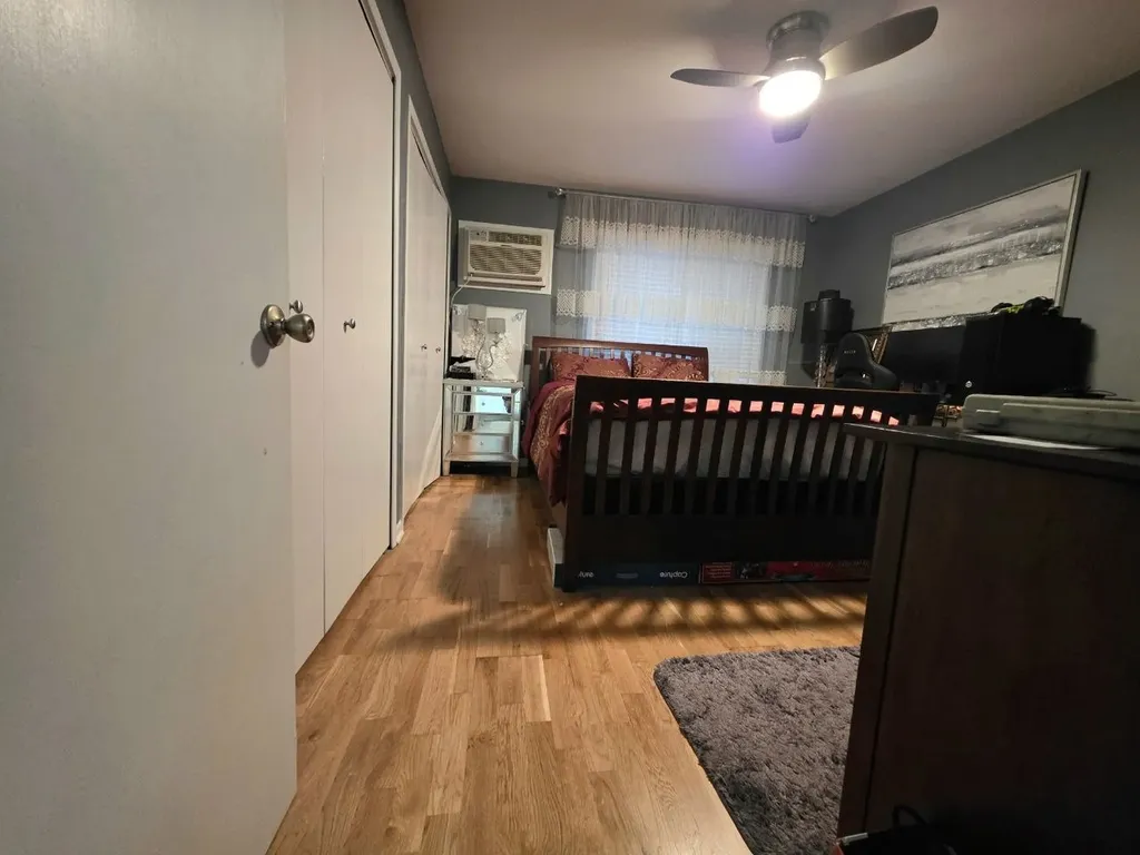 5139 North East River Road Chicago IL 60656
