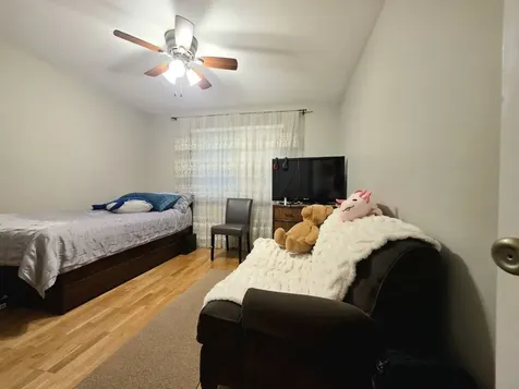 5139 North East River Road Chicago IL 60656