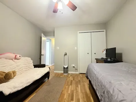 5139 North East River Road Chicago IL 60656