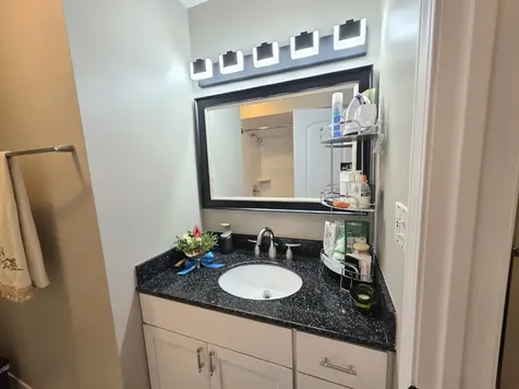 5139 North East River Road Chicago IL 60656