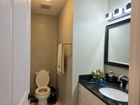 5139 North East River Road Chicago IL 60656