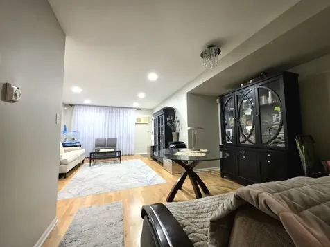 5139 North East River Road Chicago IL 60656