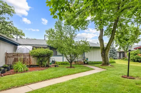 907 Royal Drive Mchenry IL 60050