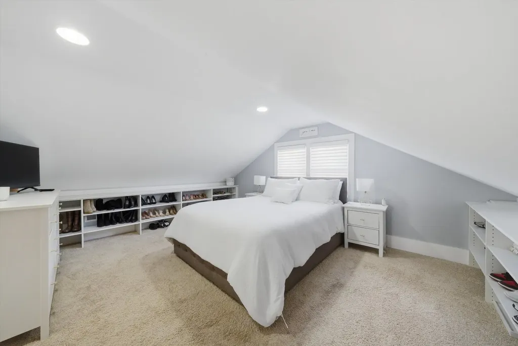 6126 West Roscoe Street Chicago IL 60634