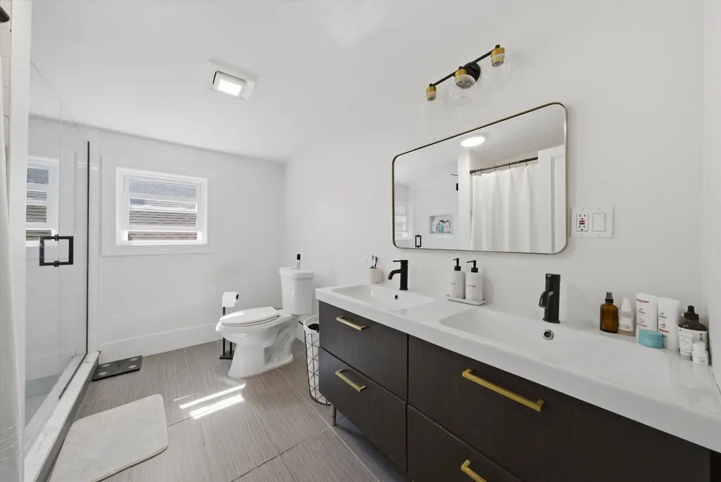 6126 West Roscoe Street Chicago IL 60634