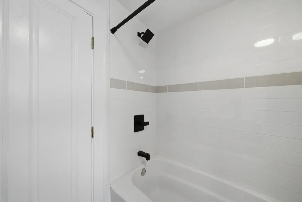 6126 West Roscoe Street Chicago IL 60634
