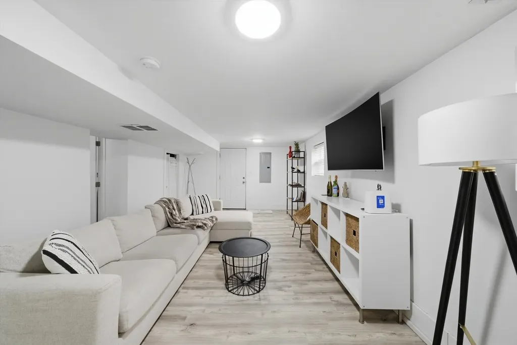 6126 West Roscoe Street Chicago IL 60634