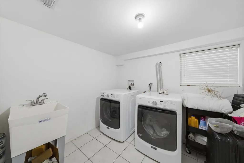 6126 West Roscoe Street Chicago IL 60634