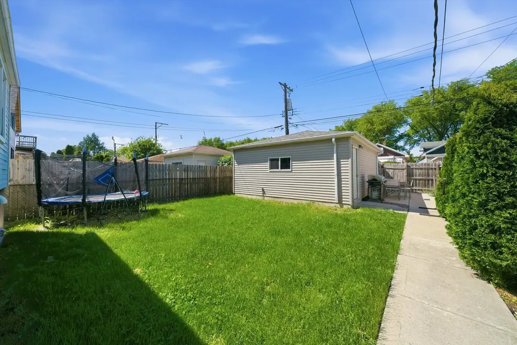 6126 West Roscoe Street Chicago IL 60634