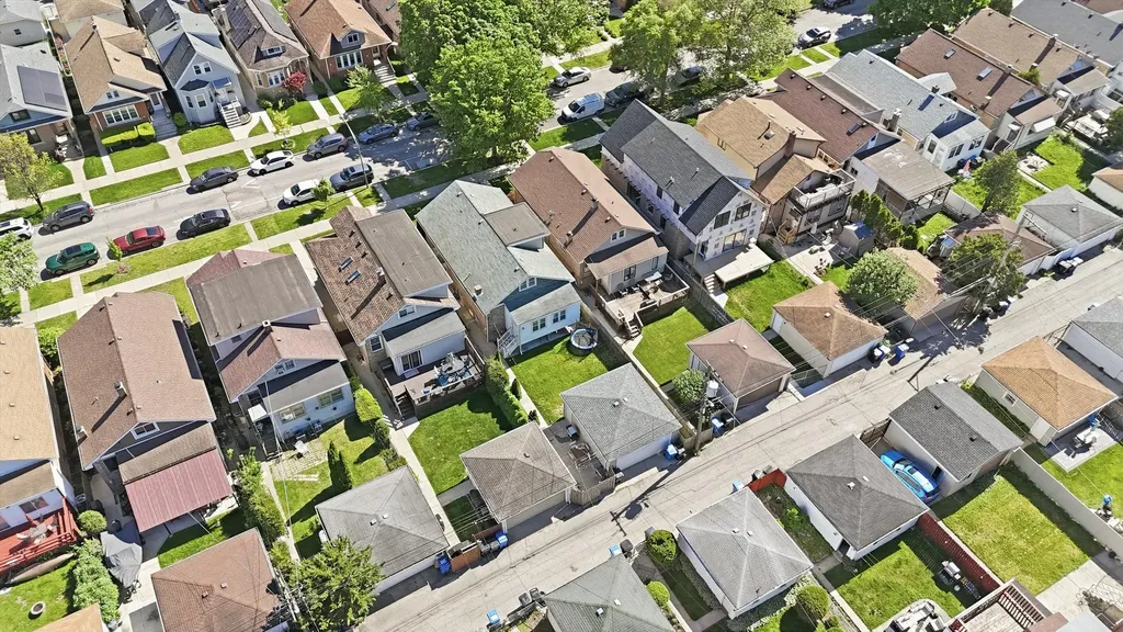 6126 West Roscoe Street Chicago IL 60634