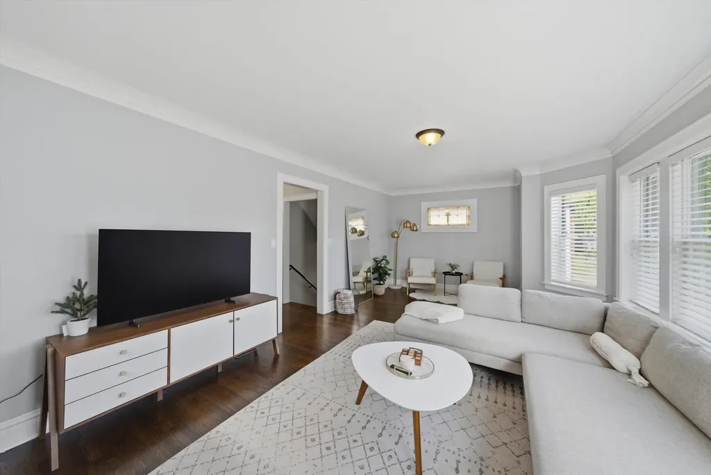 6126 West Roscoe Street Chicago IL 60634