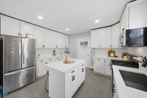 6126 West Roscoe Street Chicago IL 60634