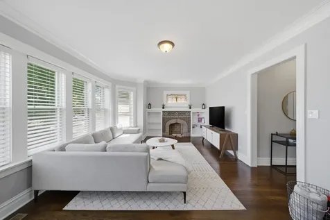 6126 West Roscoe Street Chicago IL 60634