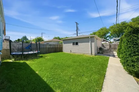 6126 West Roscoe Street Chicago IL 60634