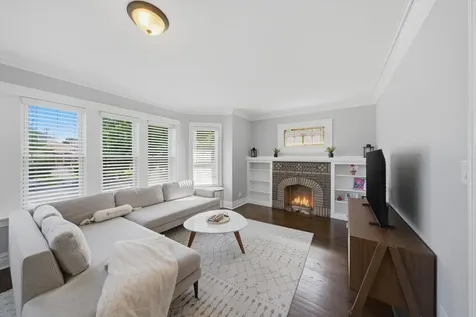 6126 West Roscoe Street Chicago IL 60634