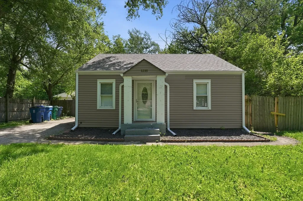 1235 River Drive Calumet City IL 60409