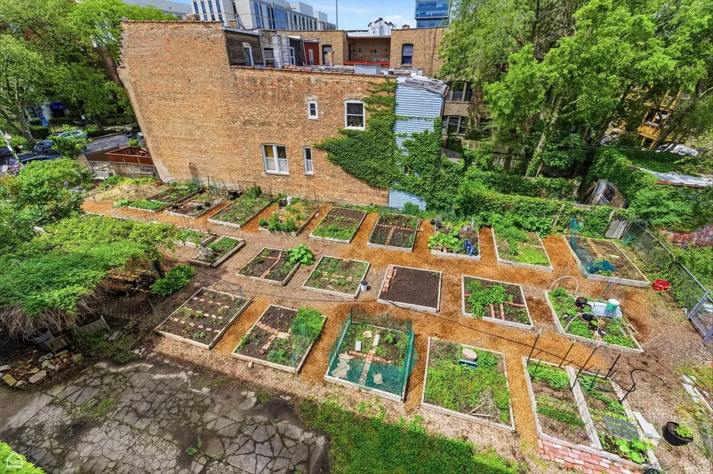 6123 South Woodlawn Avenue Chicago IL 60637