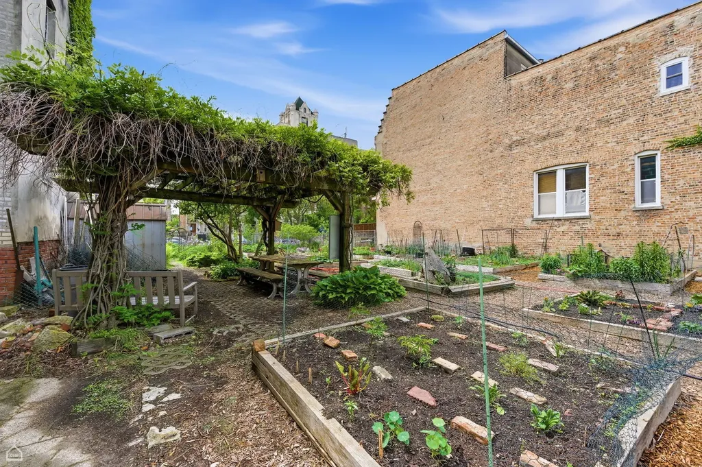 6123 South Woodlawn Avenue Chicago IL 60637