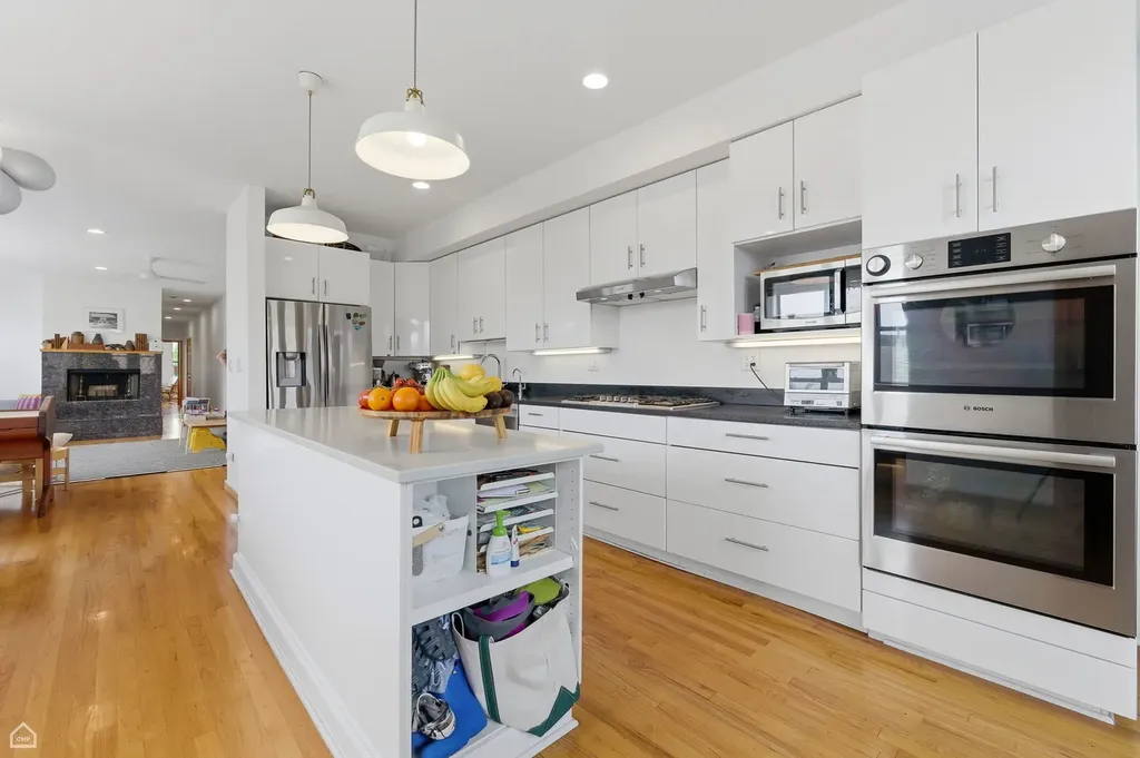 6123 South Woodlawn Avenue Chicago IL 60637