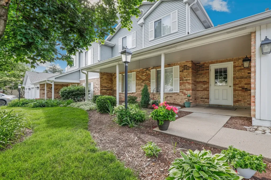 304 Windstream Court Aurora IL 60504