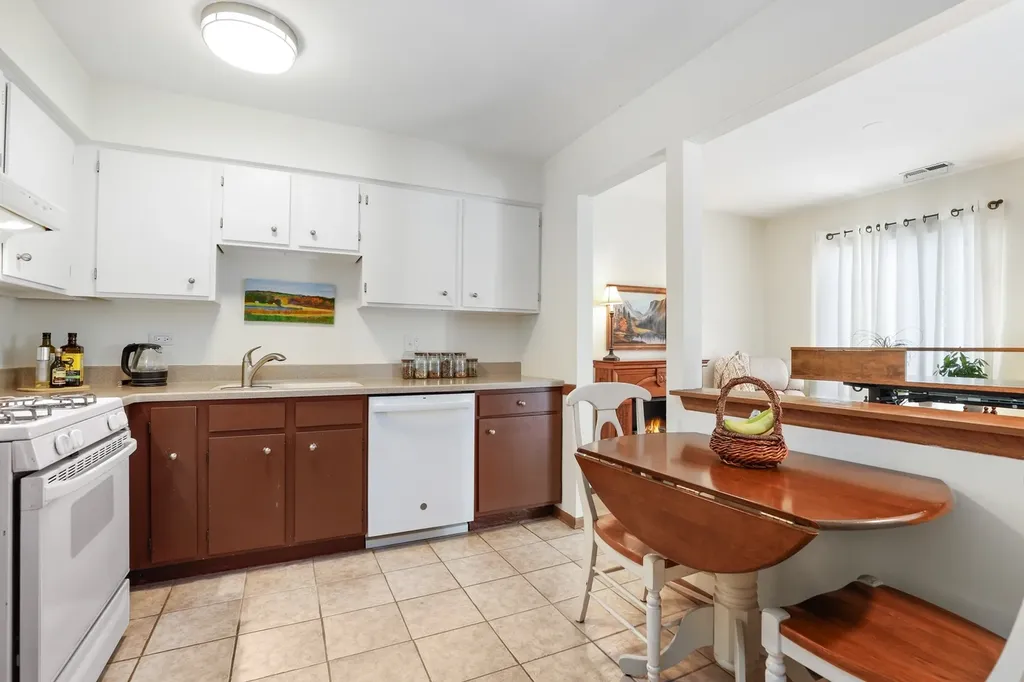 304 Windstream Court Aurora IL 60504
