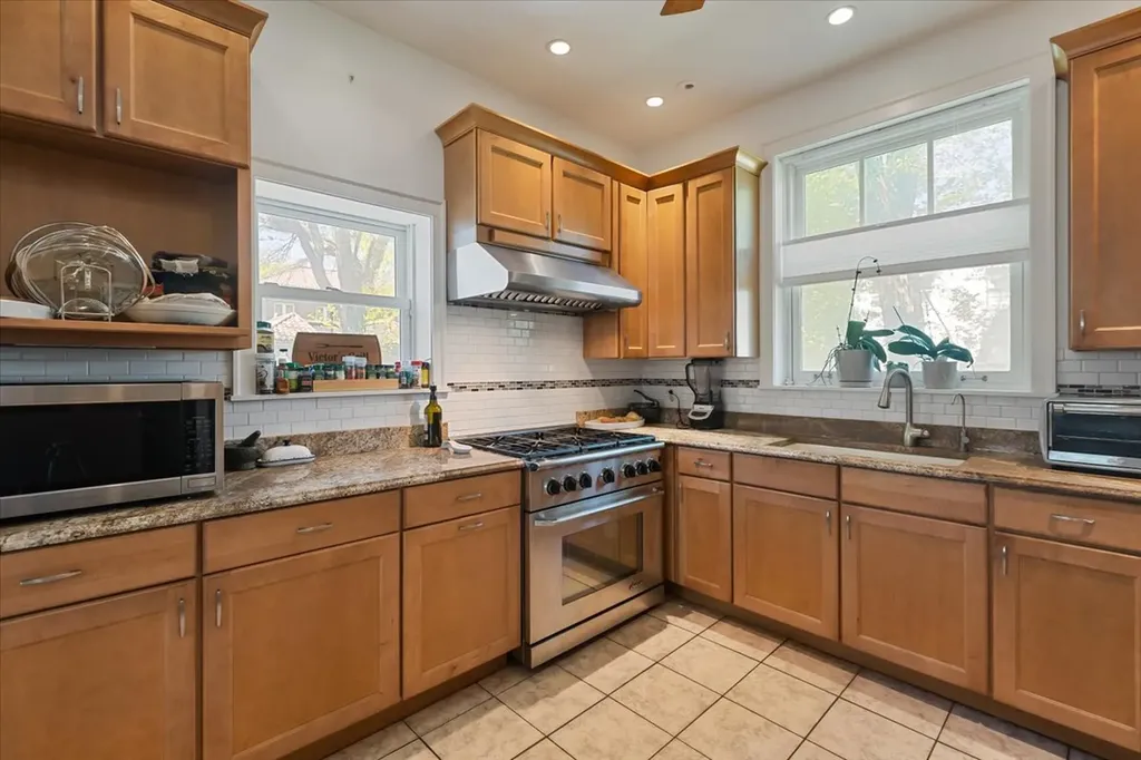 6910 South Euclid Avenue Chicago IL 60649