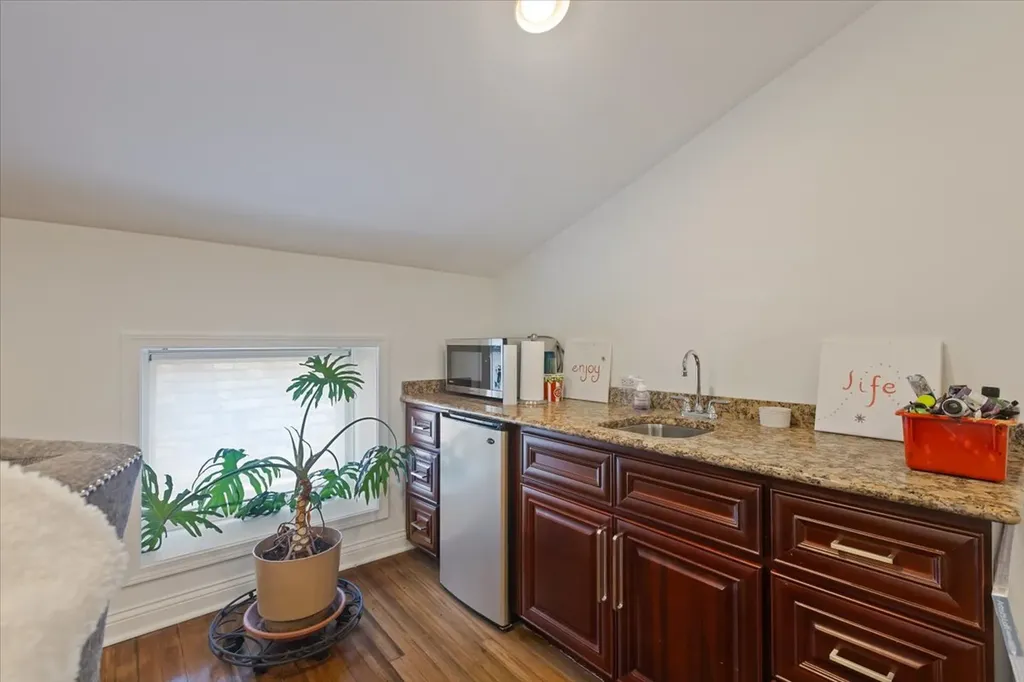 6910 South Euclid Avenue Chicago IL 60649